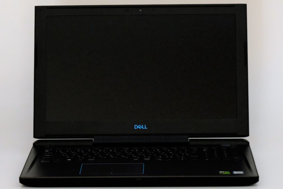 Dell G5 15　外観写真